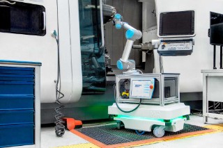 The Tend-O-Bot demonstrator can load machine tools fully automatically.