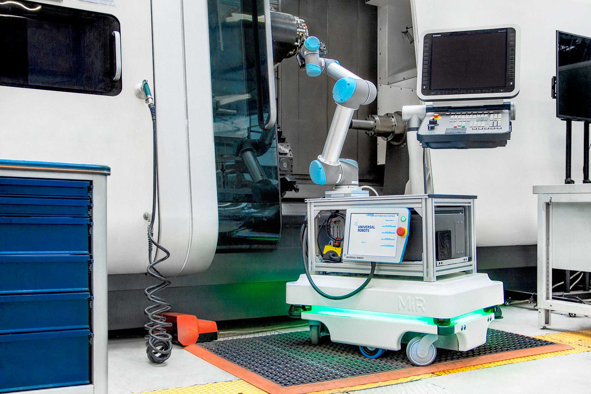 The Tend-O-Bot demonstrator can load machine tools fully automatically.